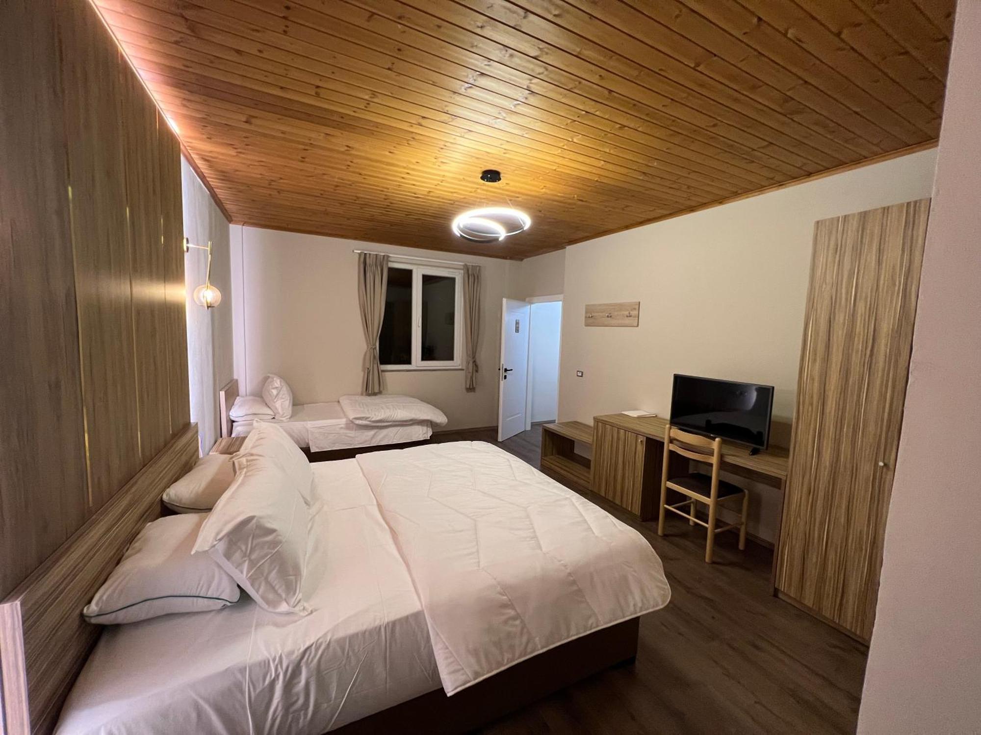 Bujtina Shehu Hotel Kukes Exterior photo